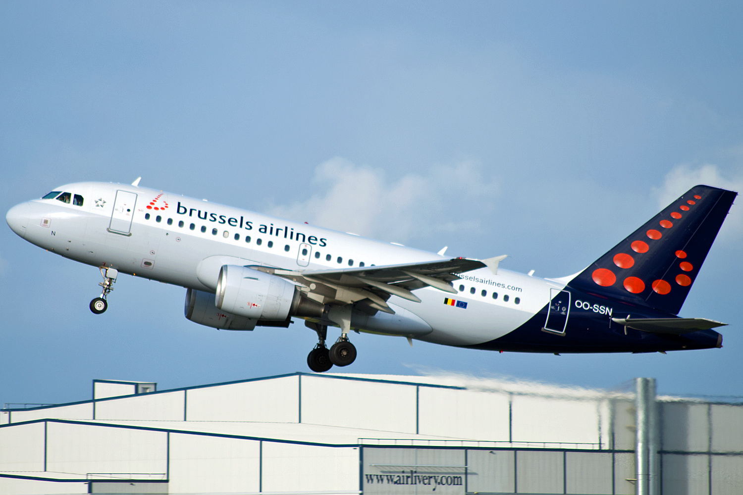 OO-SSN A319-112 Brussels Airlines