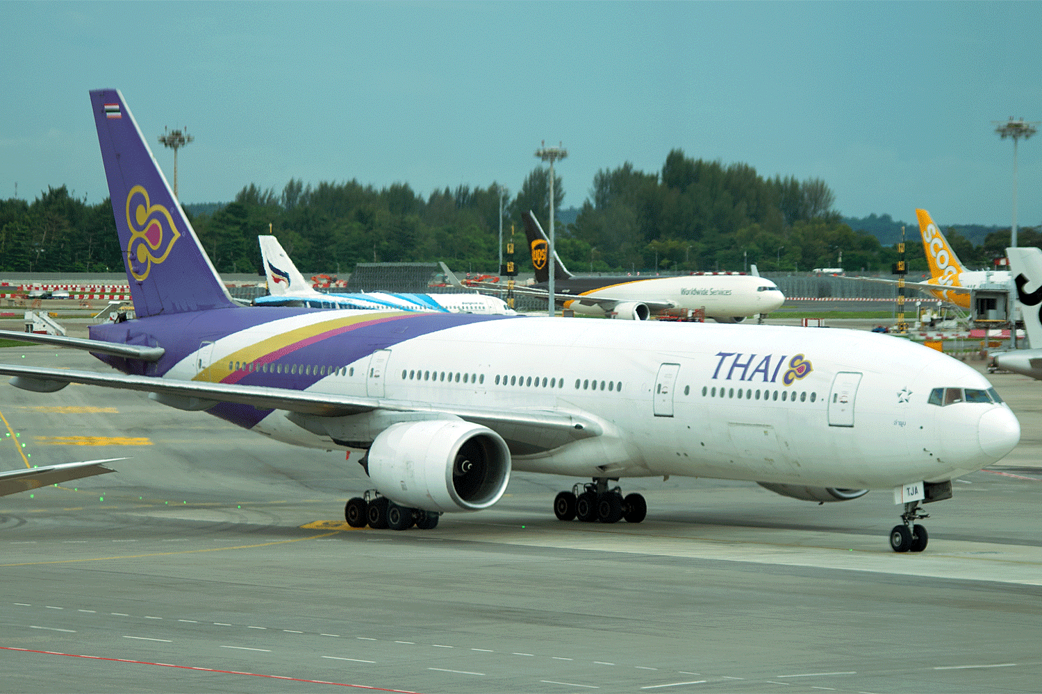 HS-TJA B 777 2D7 Thai Airways International