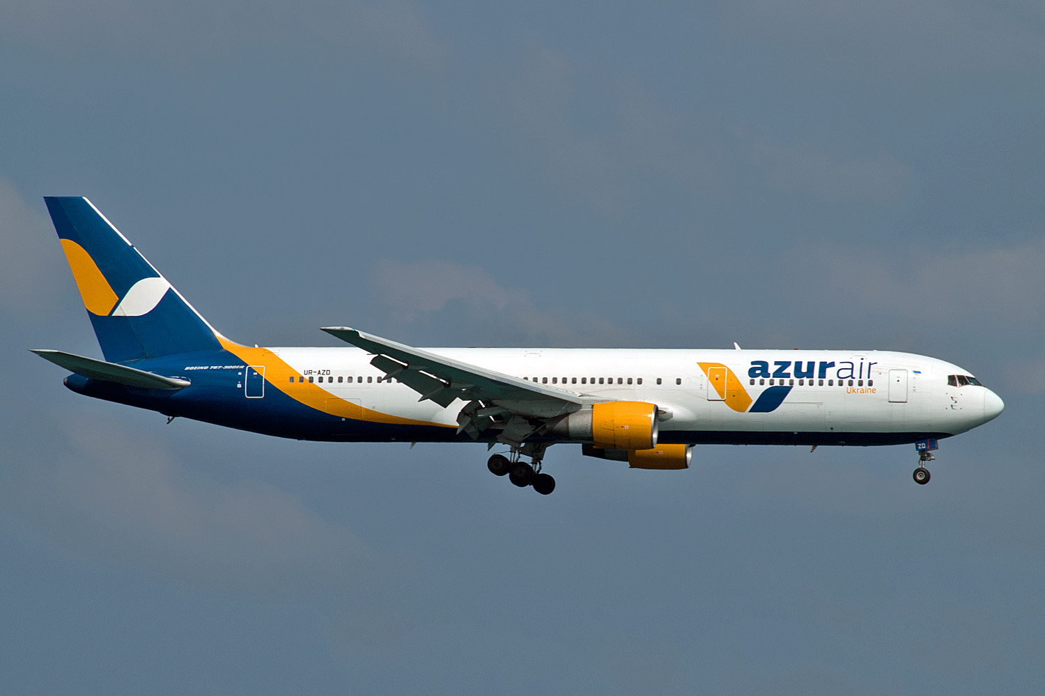 UR-AZD B767 33AER Azur Air Ukraine