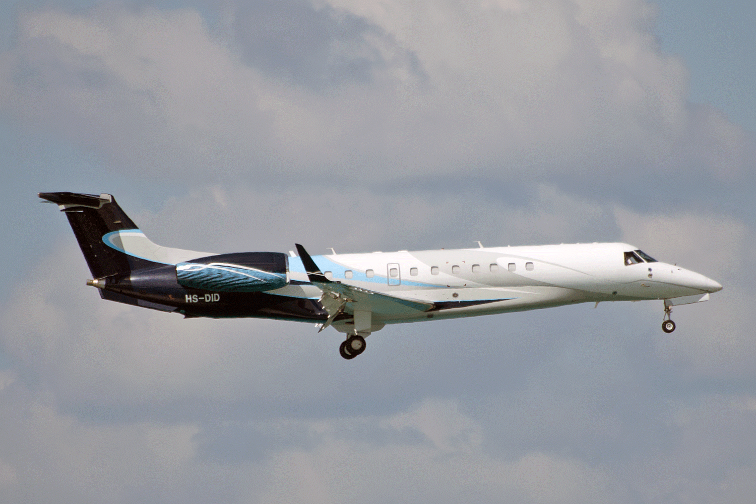 HS-DID EMB 135BJ Corporate