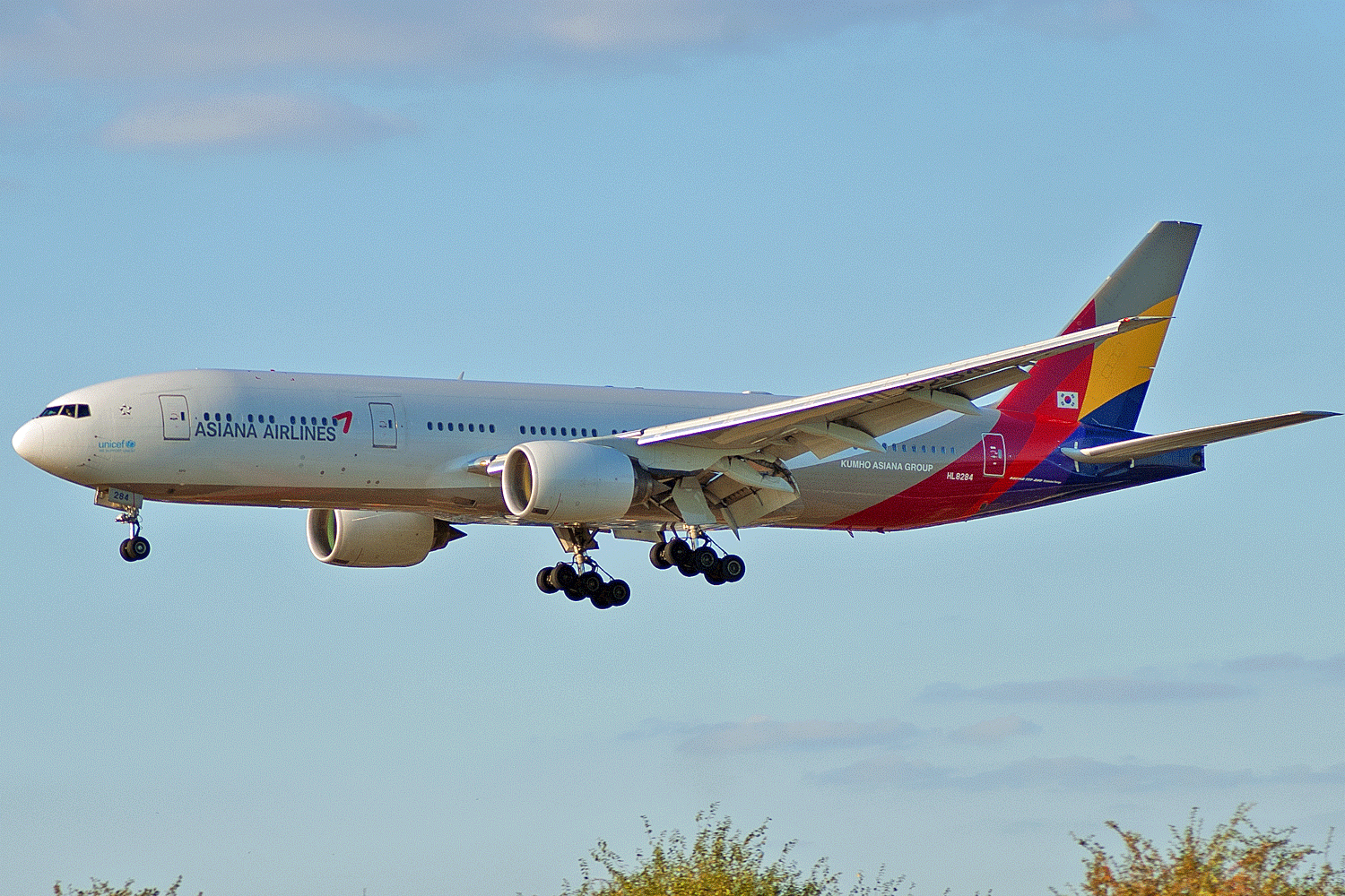 HL8284 B777 Asiana Airlines (LHR)
