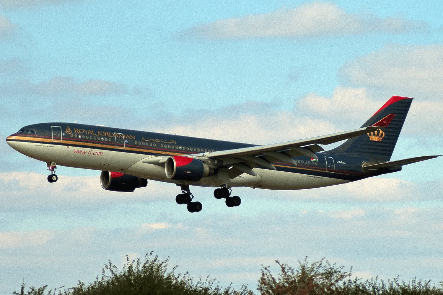 JY-AIG A330 Royal Jordanian (LHR)