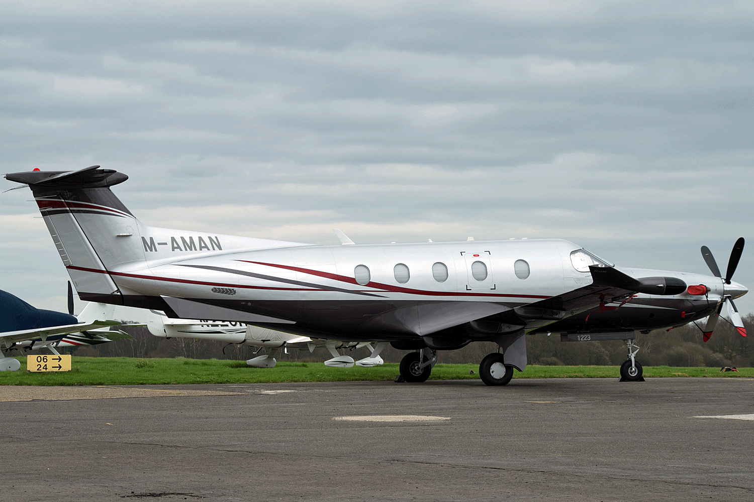 M-AMAN - Pilatus PC-12 (Fairoaks)