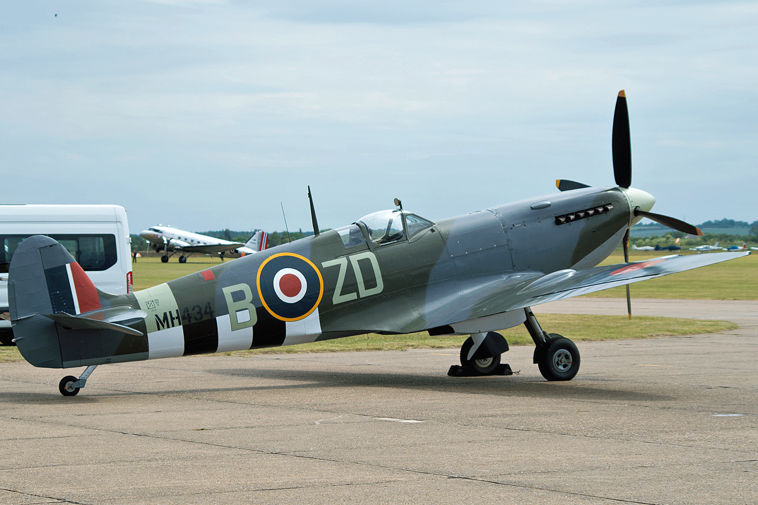 G-ASJV Spitfire LF9C [MH434 /ZD-B]