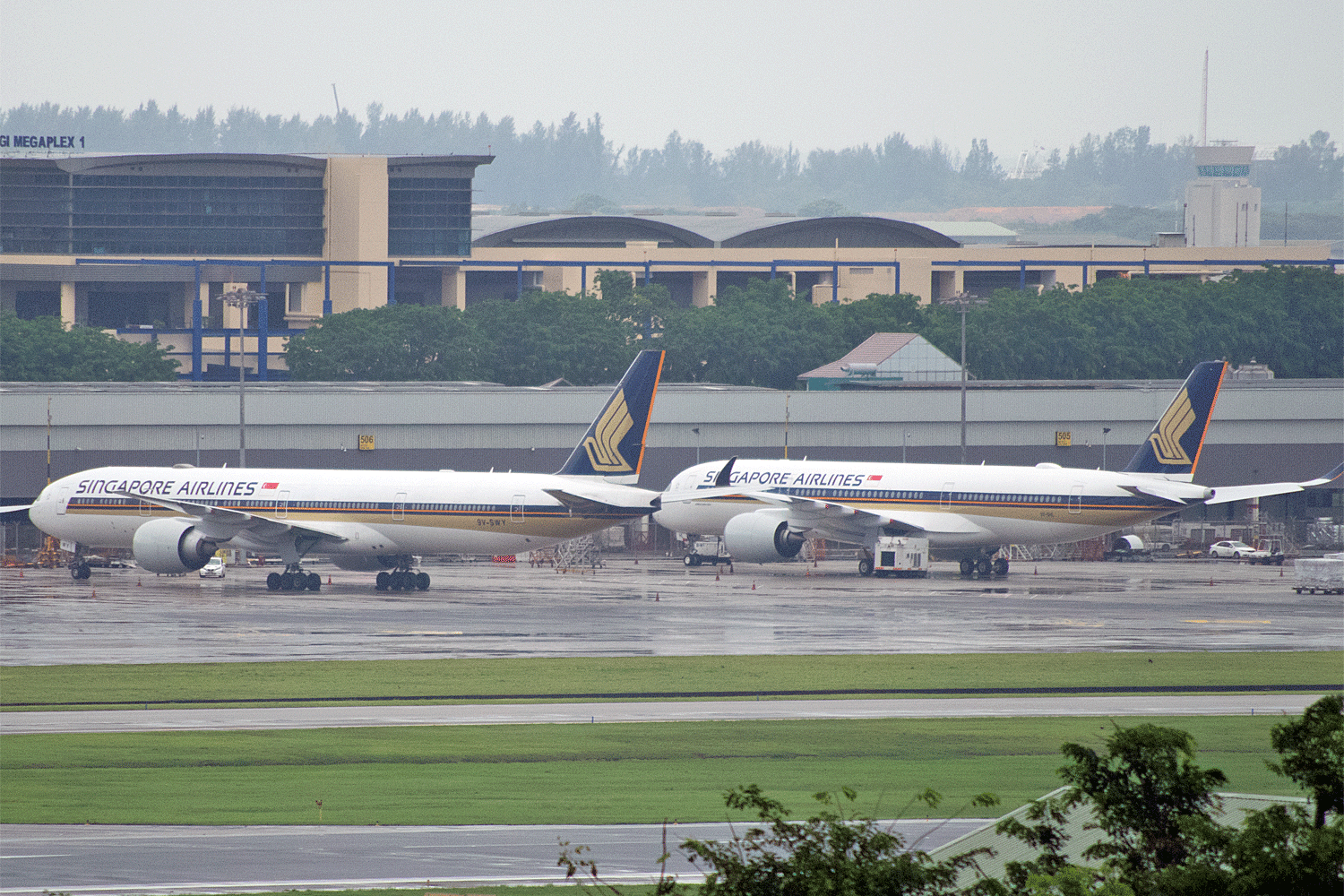 9V-SWY B 777 312ER Singapore Airlines