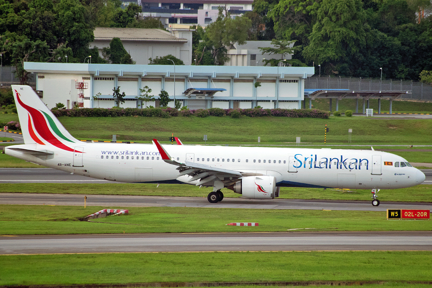 4R-ANE A 321 251N Srilankan