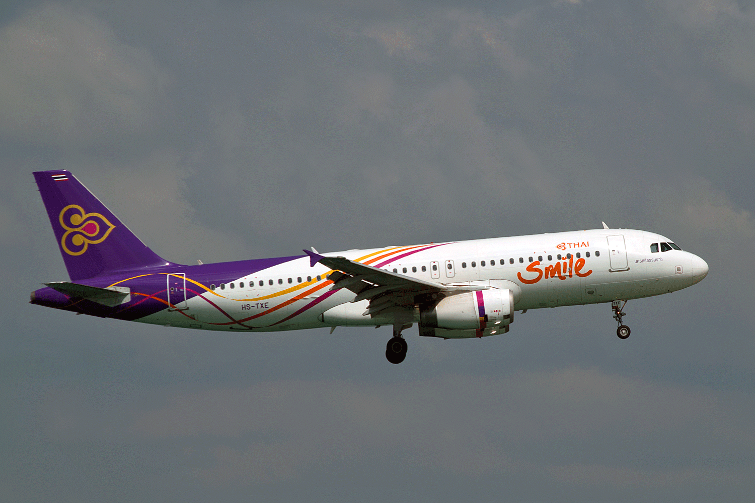 HS-TXE A 320 232 THAI Smile