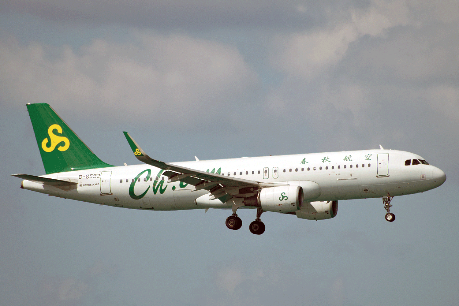 B-8592 A 320 214SL Spring Airlines